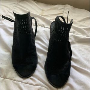 American Eagles heels